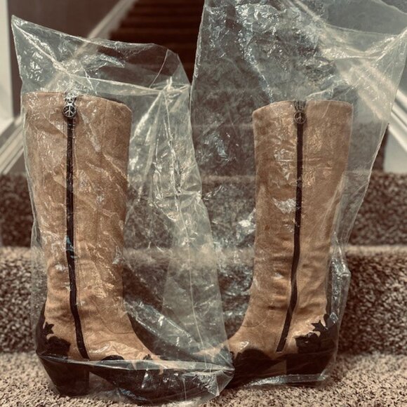 Beautiful pair of Donald J Pliner Boots size 8 - Picture 10 of 12